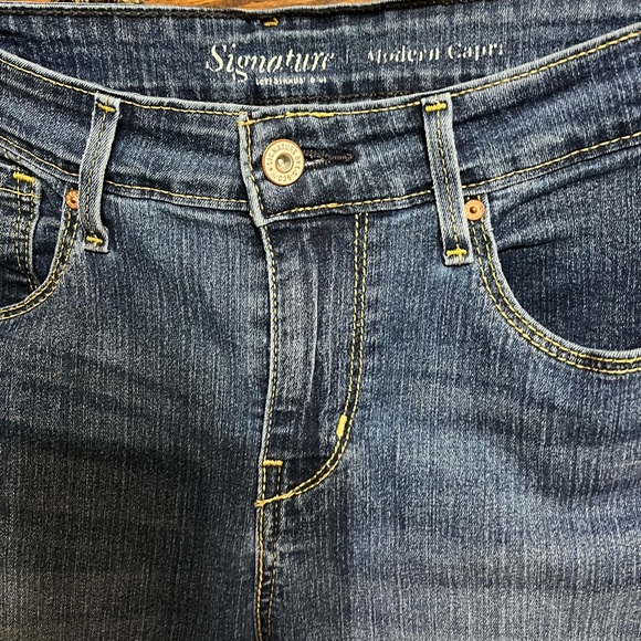 Levis Signature women modern capris, size 8, waist 29, smoke free, bundle & save - Picture 3 of 5